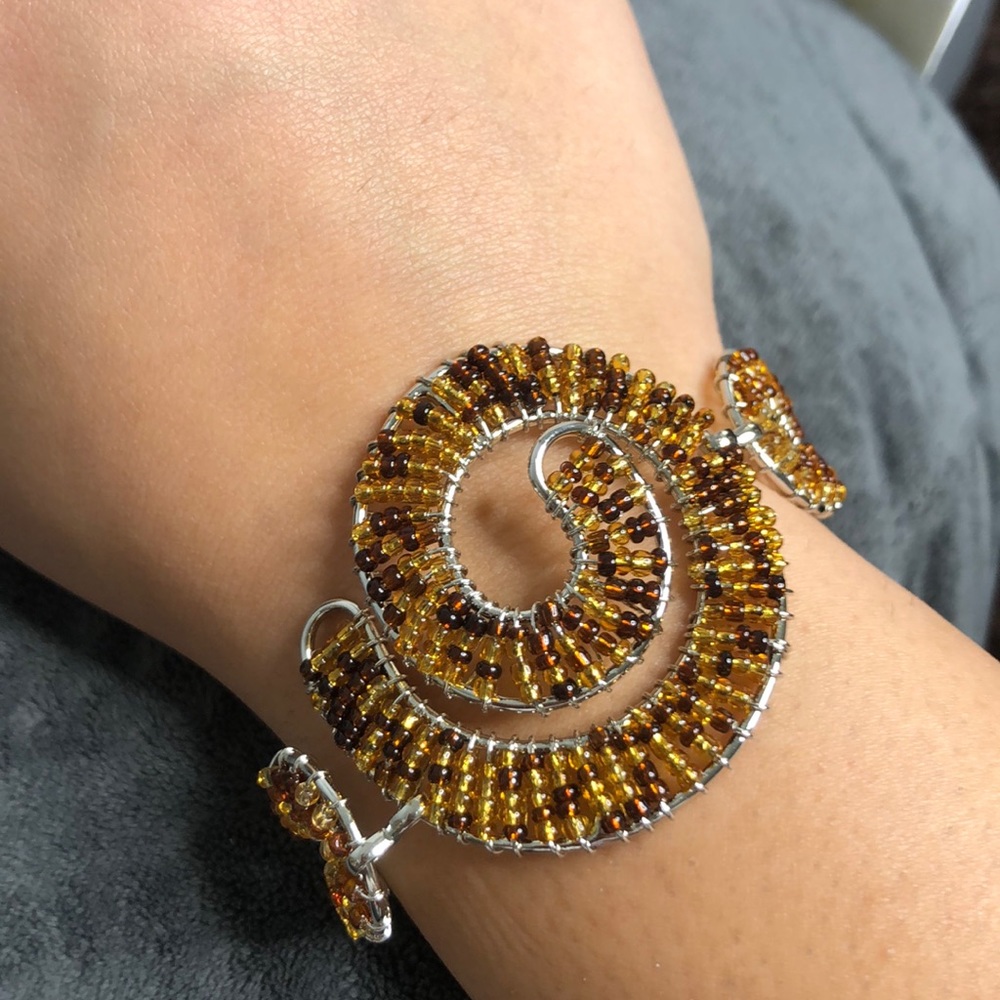 NWOT brown and silver beaded bracelet